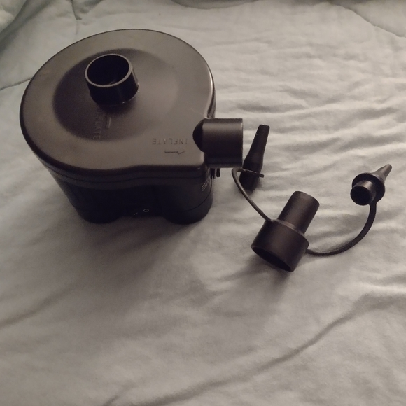 Battery operated electric air pump - Picture 2 of 3